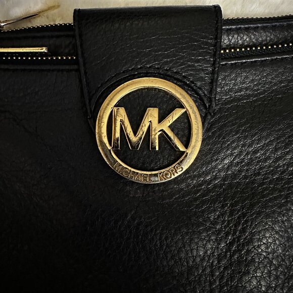 Michael Kors Fulton Large Black Pebbled Leather Crossbody Bag - Picture 5 of 15